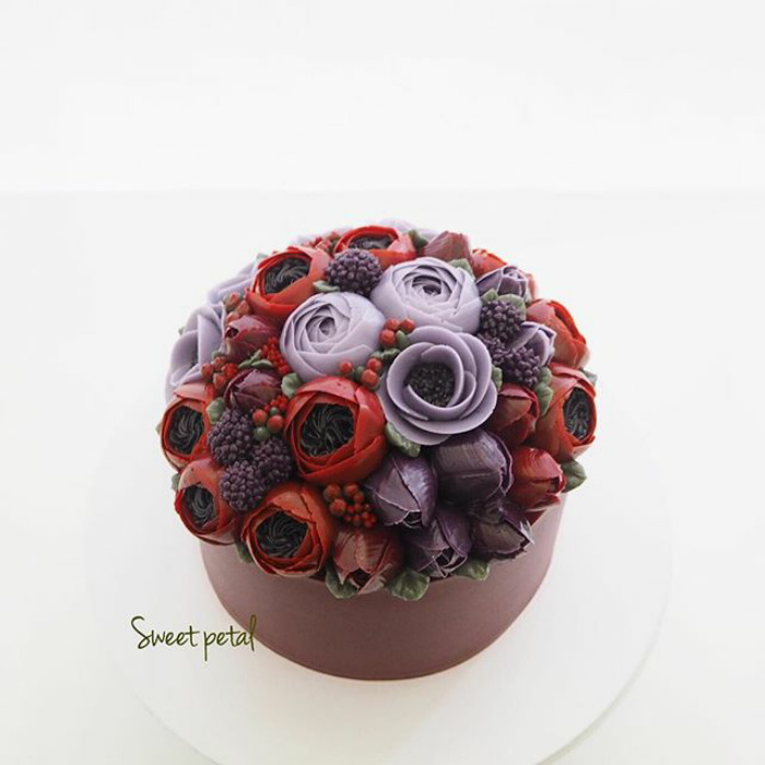 Spring-colourful-buttercream-flower-cakes