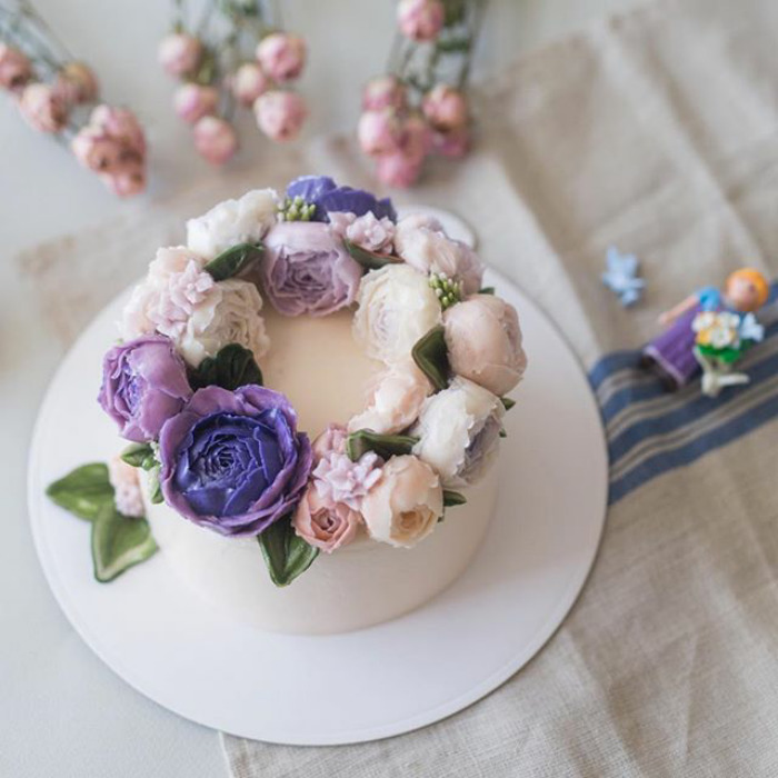 Spring-colourful-buttercream-flower-cakes
