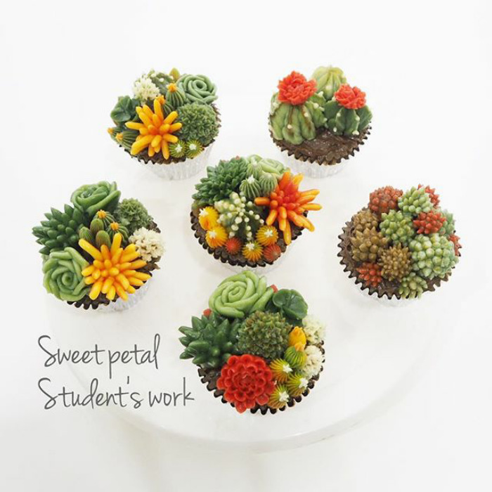 Spring-colourful-buttercream-flower-cakes