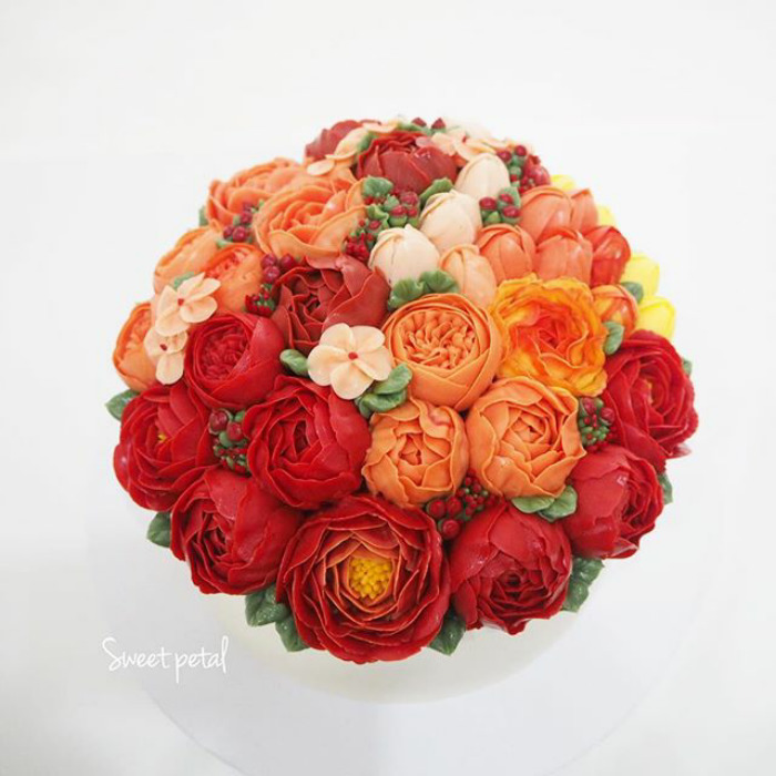 Spring-colourful-buttercream-flower-cakes