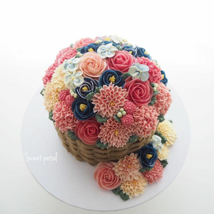 Spring-colourful-buttercream-flower-cakes