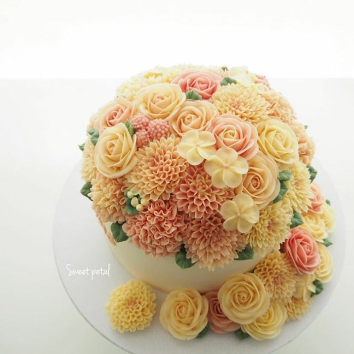 Spring-colourful-buttercream-flower-cakes