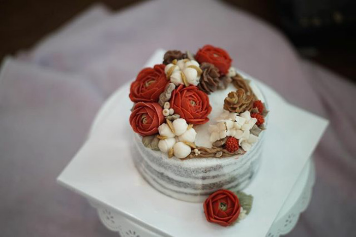 Spring-colourful-buttercream-flower-cakes