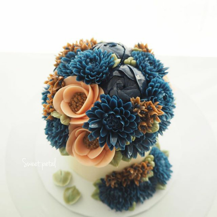 Spring-colourful-buttercream-flower-cakes