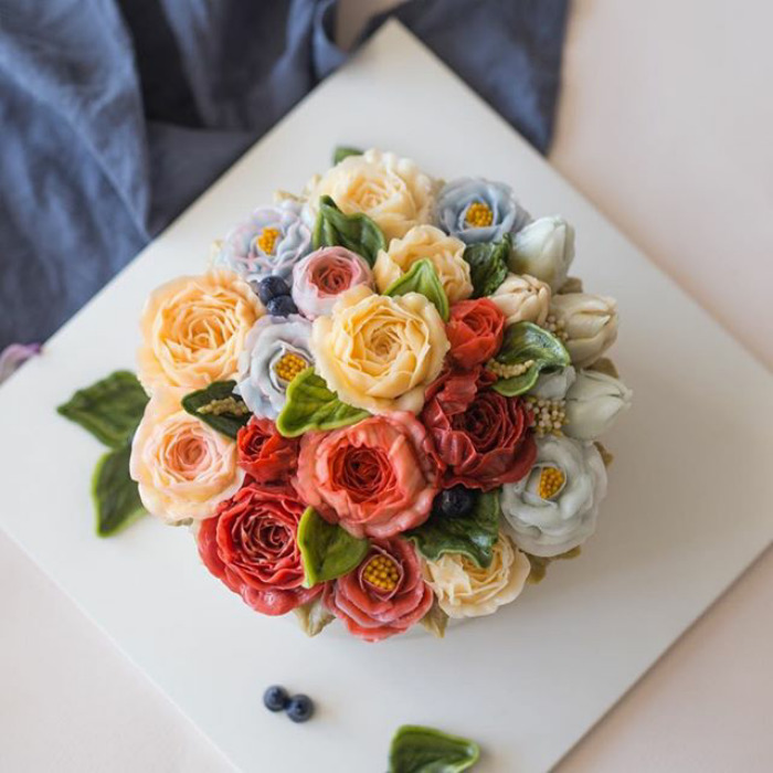 Spring-colourful-buttercream-flower-cakes