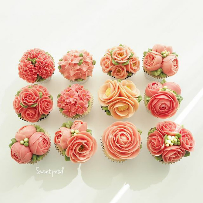 Spring-colourful-buttercream-flower-cakes