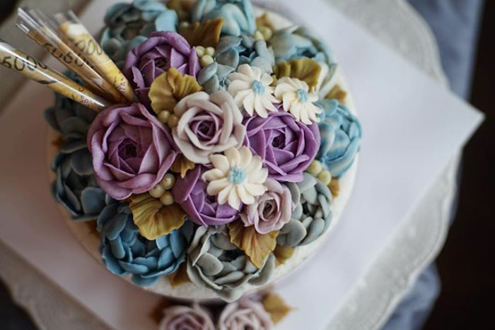 Spring-colourful-buttercream-flower-cakes