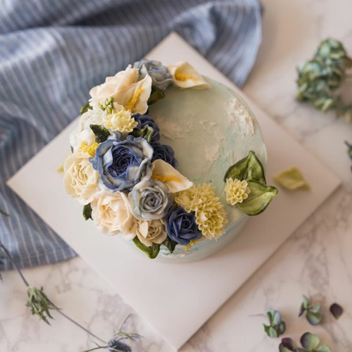 Spring-colourful-buttercream-flower-cakes