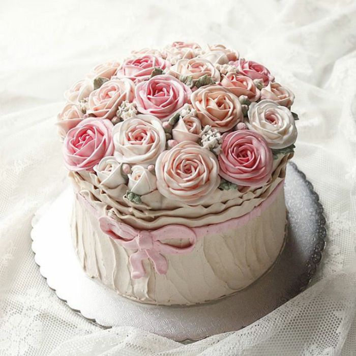 Spring-colourful-buttercream-flower-cakes