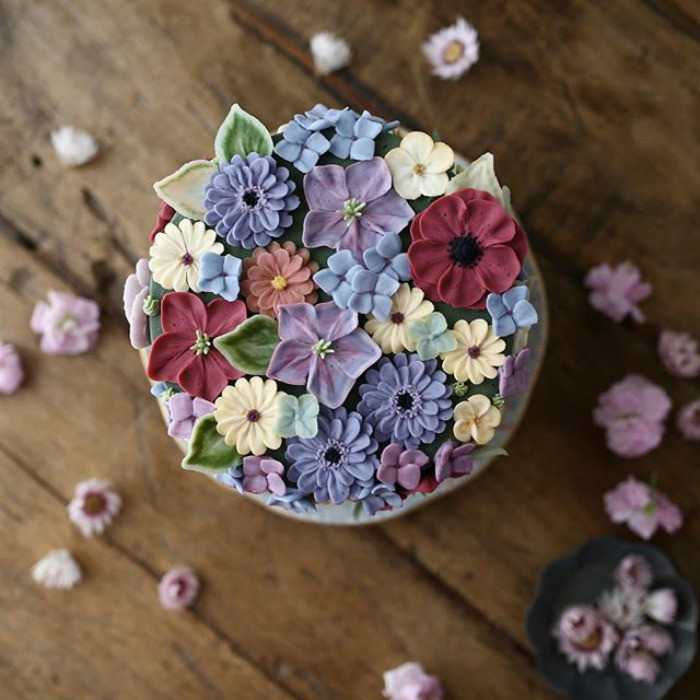 Spring-colourful-buttercream-flower-cakes