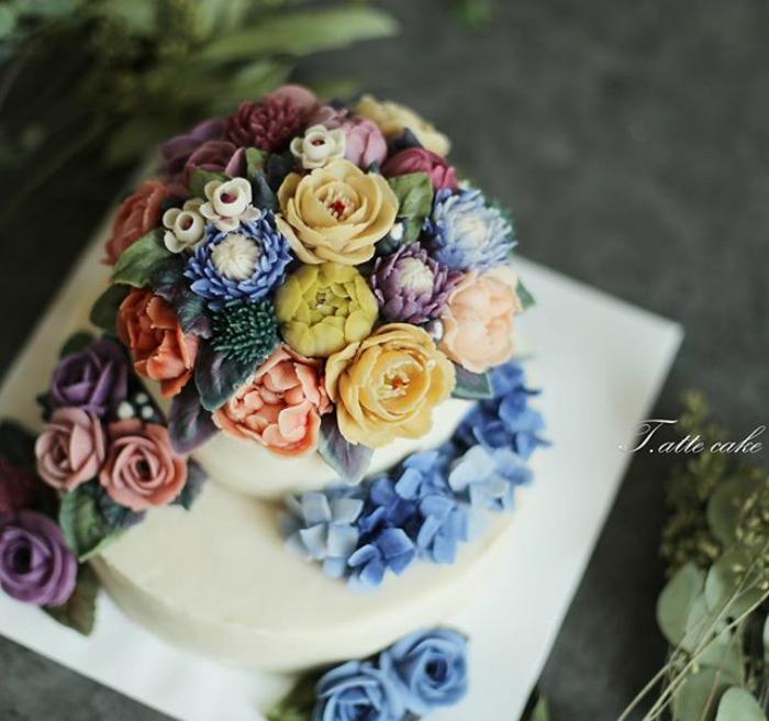 Spring-colourful-buttercream-flower-cakes