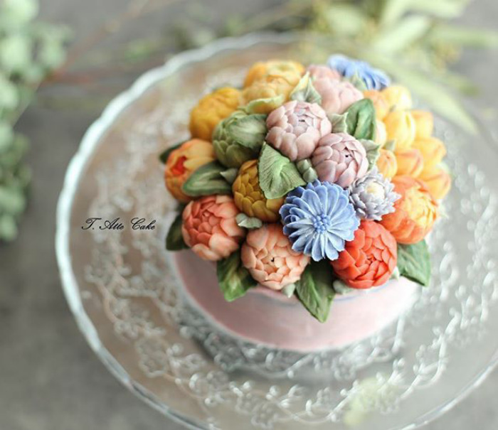 Spring-colourful-buttercream-flower-cakes