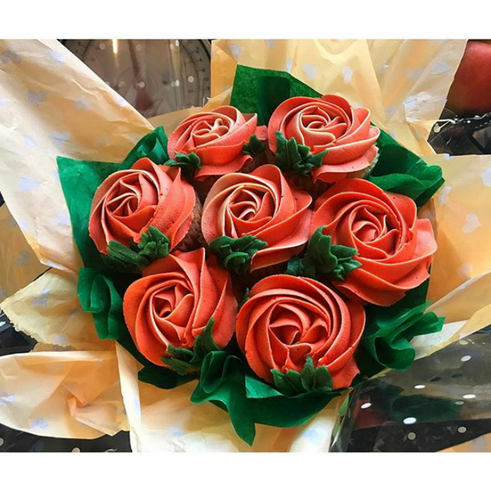 Spring-colourful-buttercream-flower-cakes