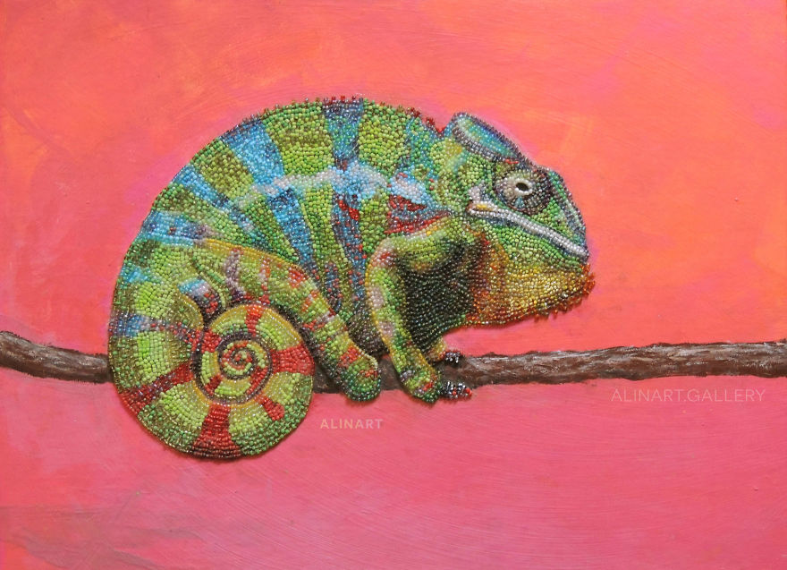 I Made These Chameleons Out Of Thousands Of Glass Beads I Made These Chameleons Out Of Thousands Of Glass Beads