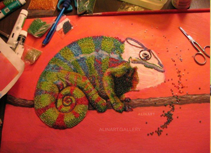 I Made These Chameleons Out Of Thousands Of Glass Beads I Made These Chameleons Out Of Thousands Of Glass Beads