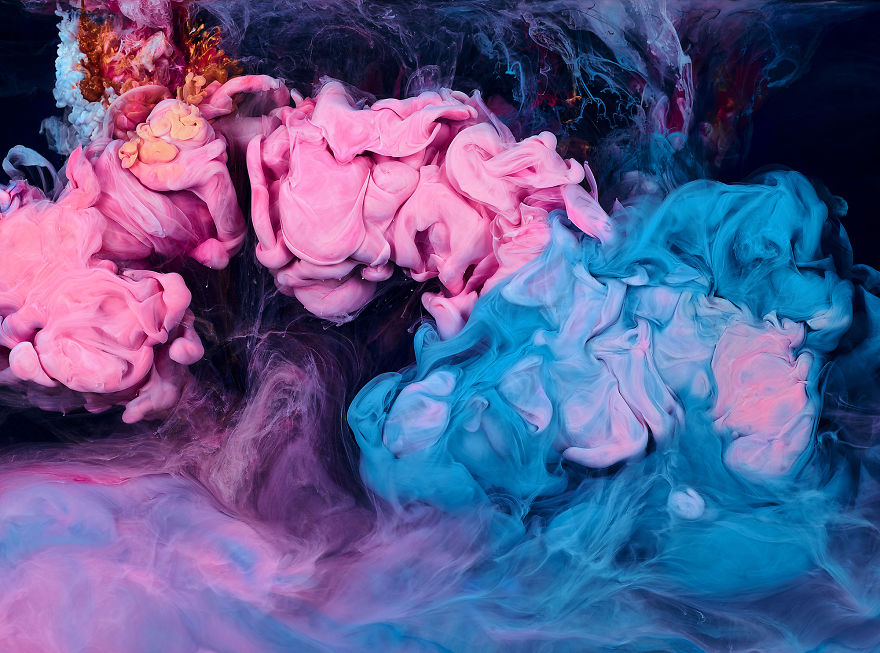 A Look At The Hypnotic Behaviour Of Different Coloured Paints In Water A Look At The Hypnotic Behaviour Of Different Coloured Paints In Water