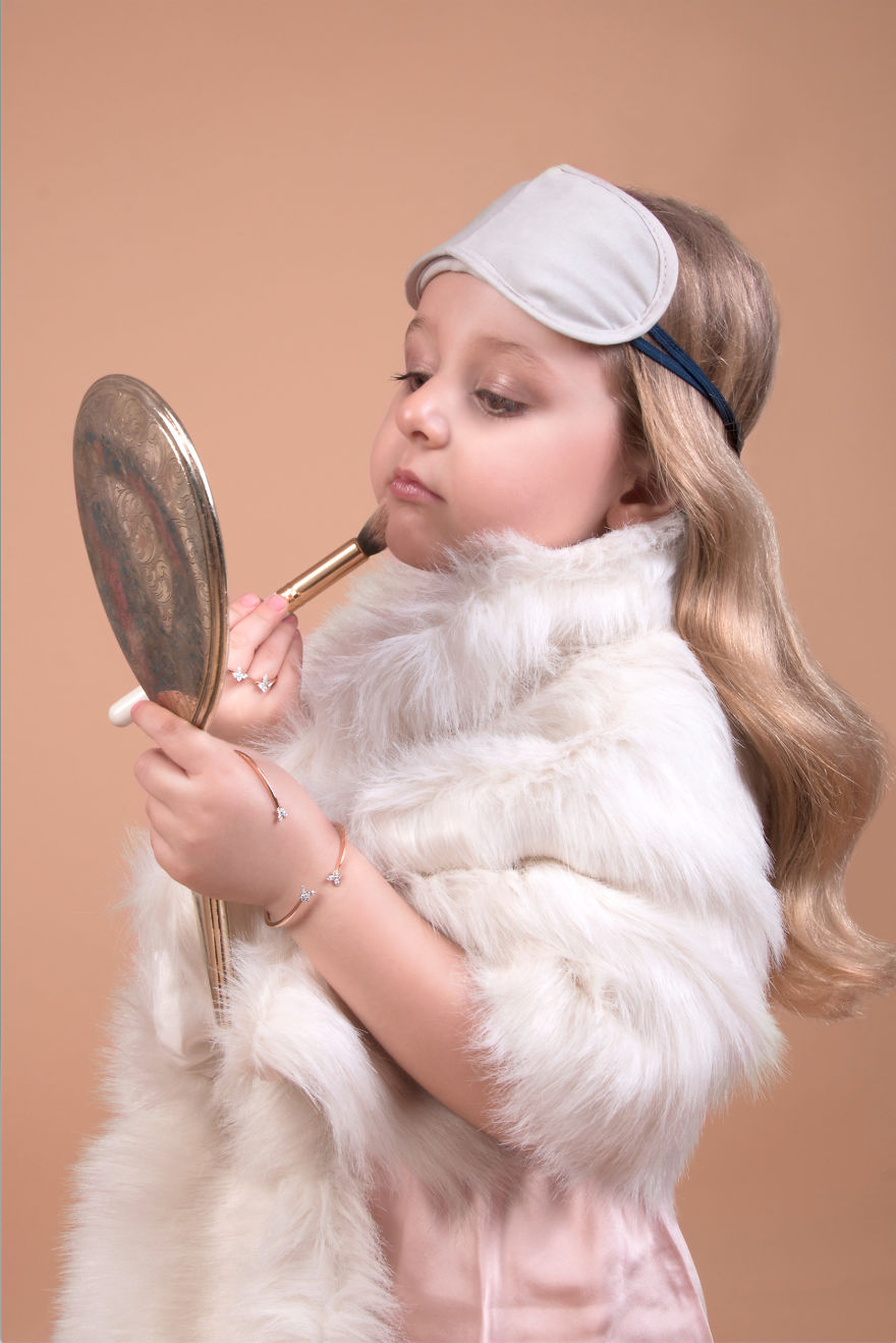 I Imagined What Little Girls Do When Moms Leave The House I Imagined What Little Girls Do When Moms Leave The House