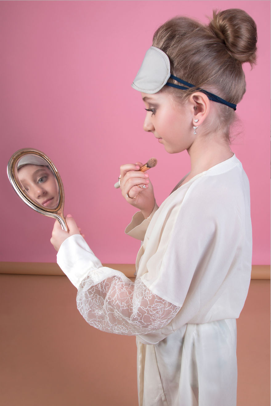 I Imagined What Little Girls Do When Moms Leave The House I Imagined What Little Girls Do When Moms Leave The House