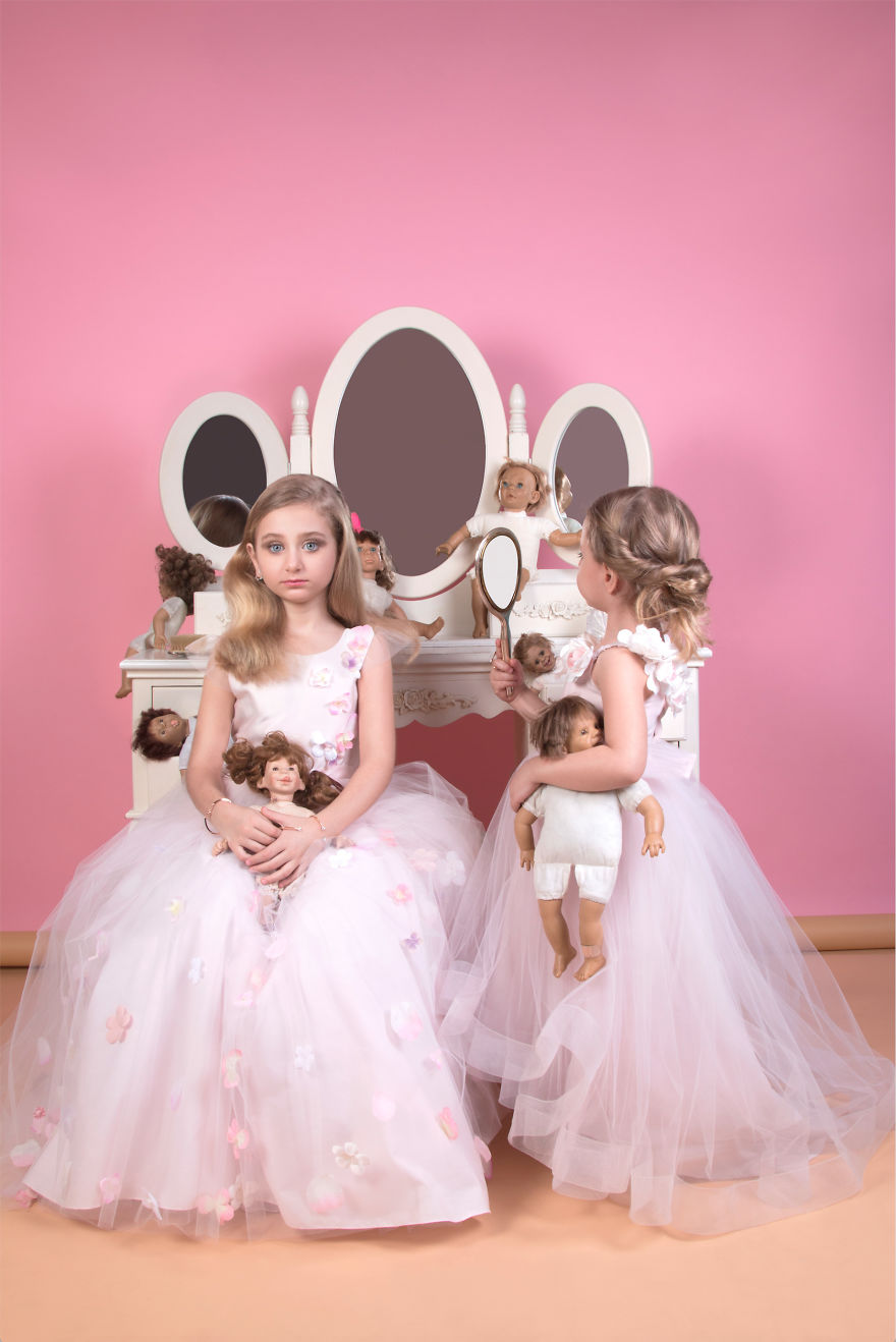 I Imagined What Little Girls Do When Moms Leave The House I Imagined What Little Girls Do When Moms Leave The House