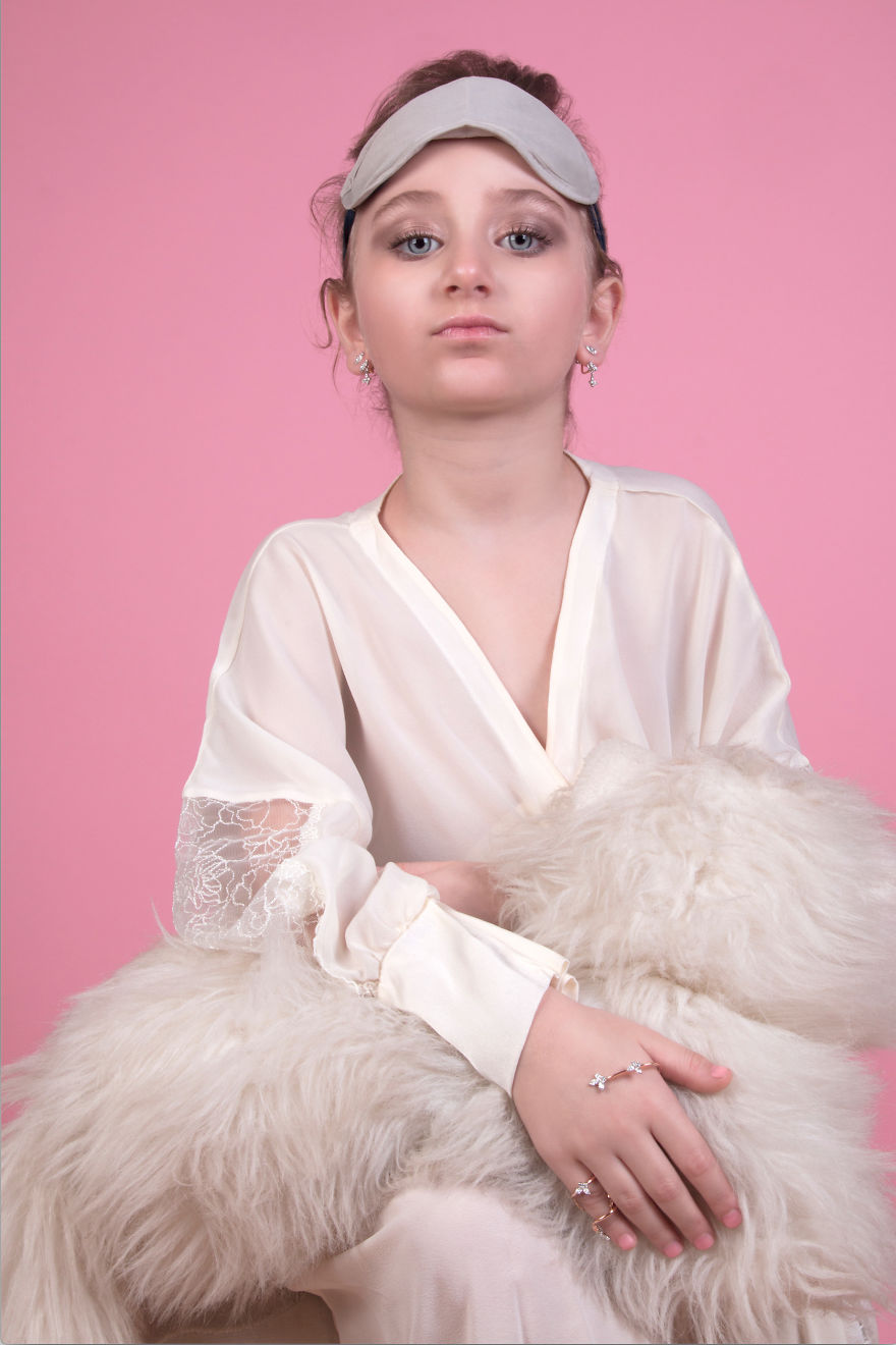 I Imagined What Little Girls Do When Moms Leave The House I Imagined What Little Girls Do When Moms Leave The House