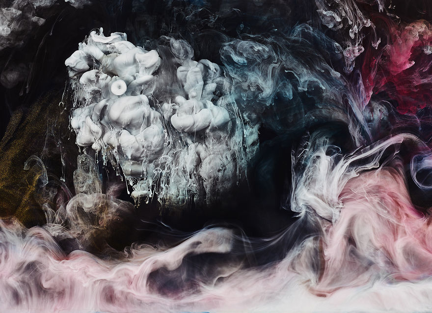 A Look At The Hypnotic Behaviour Of Different Coloured Paints In Water A Look At The Hypnotic Behaviour Of Different Coloured Paints In Water