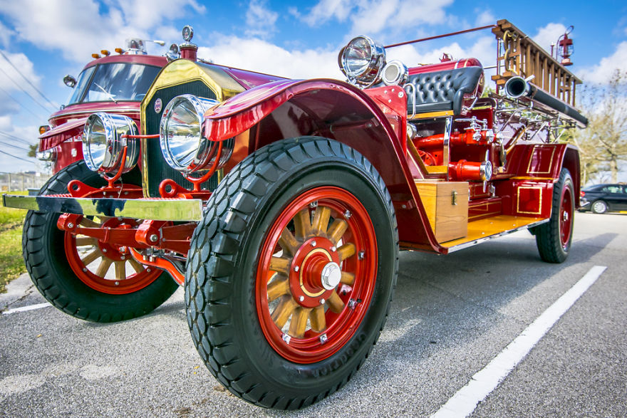 Old Firetruck By Alberto Lama