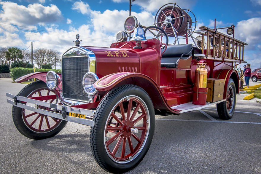 Old Firetruck By Alberto Lama