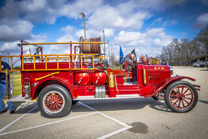 Old Firetruck By Alberto Lama