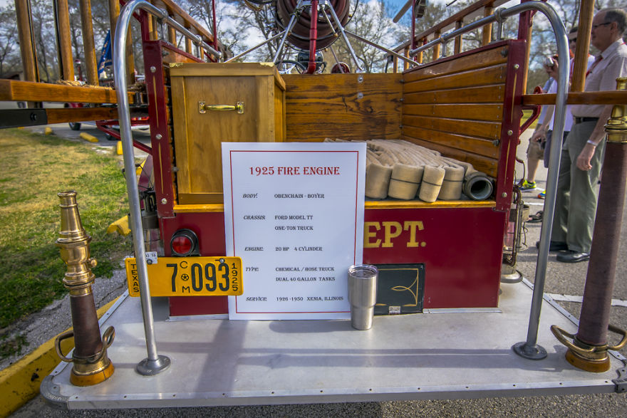 Old Firetruck By Alberto Lama