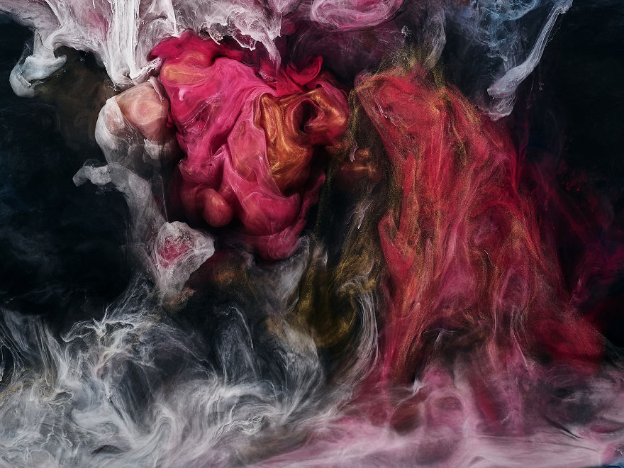 A Look At The Hypnotic Behaviour Of Different Coloured Paints In Water A Look At The Hypnotic Behaviour Of Different Coloured Paints In Water