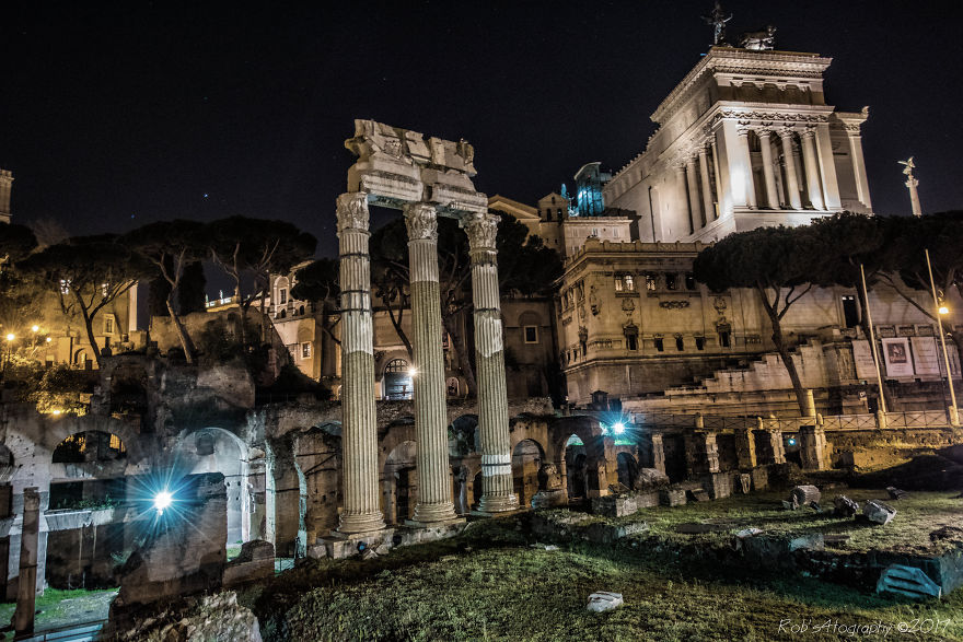 I Managed To Capture Tourist Free Images Of Romes Sites