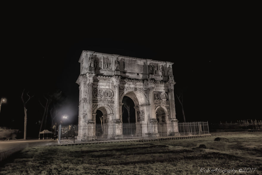 I Managed To Capture Tourist Free Images Of Romes Sites