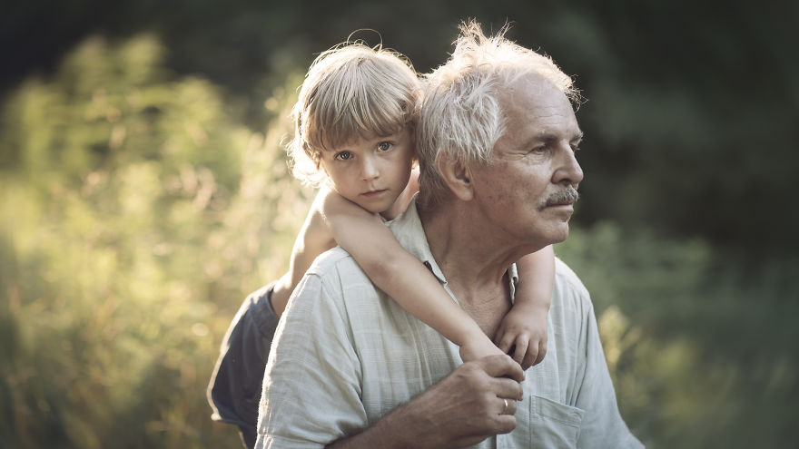 Immigrant Mother Captures The Incredible Bond Between Her Children And Their Grandparents As They See Each Other Just Once A Year