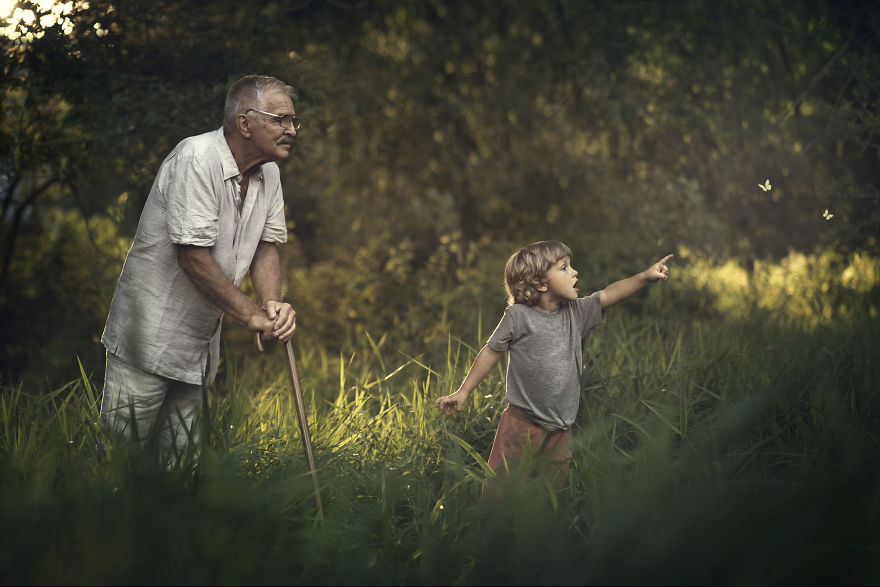 Immigrant Mother Captures The Incredible Bond Between Her Children And Their Grandparents As They See Each Other Just Once A Year