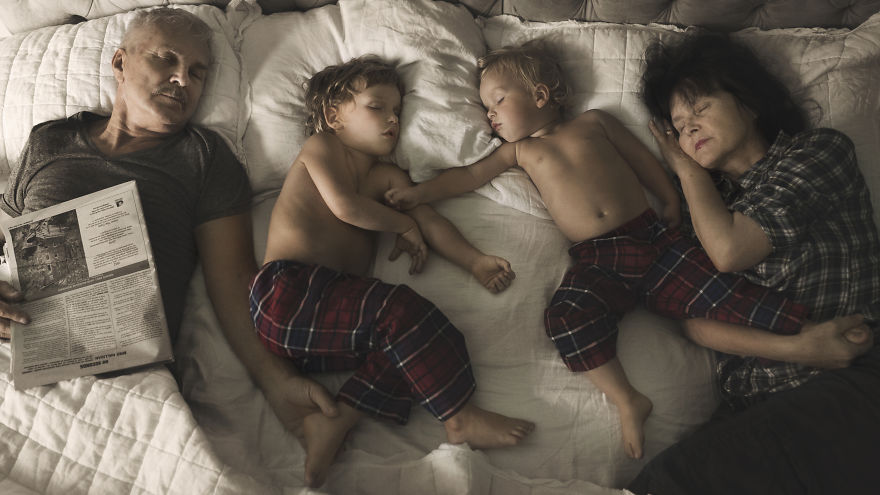 Immigrant Mother Captures The Incredible Bond Between Her Children And Their Grandparents As They See Each Other Just Once A Year