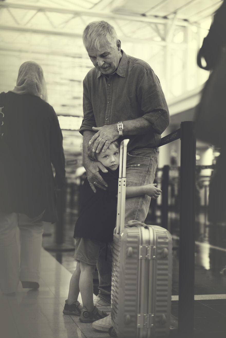 Immigrant Mother Captures The Incredible Bond Between Her Children And Their Grandparents As They See Each Other Just Once A Year