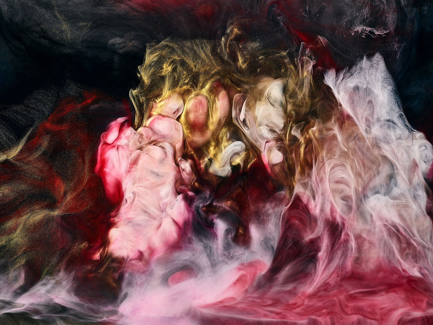 A Look At The Hypnotic Behaviour Of Different Coloured Paints In Water A Look At The Hypnotic Behaviour Of Different Coloured Paints In Water