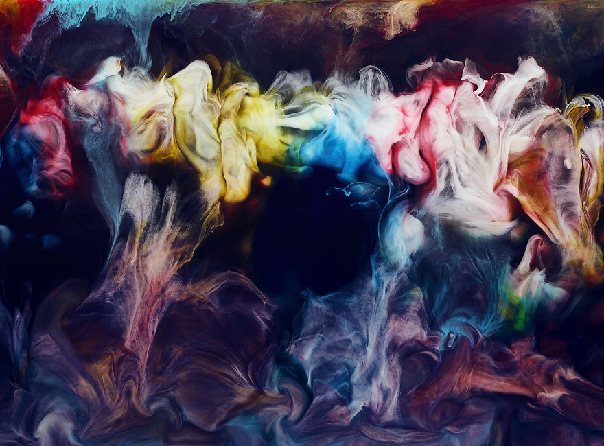 A Look At The Hypnotic Behaviour Of Different Coloured Paints In Water A Look At The Hypnotic Behaviour Of Different Coloured Paints In Water