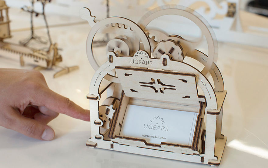 This New Wooden Mechanical Puzzle Will Inspire Your Engineering Mind