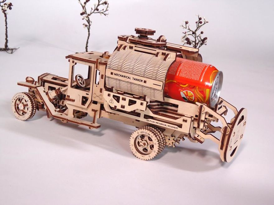 This New Wooden Mechanical Puzzle Will Inspire Your Engineering Mind This New Wooden Mechanical Puzzle Will Inspire Your Engineering Mind