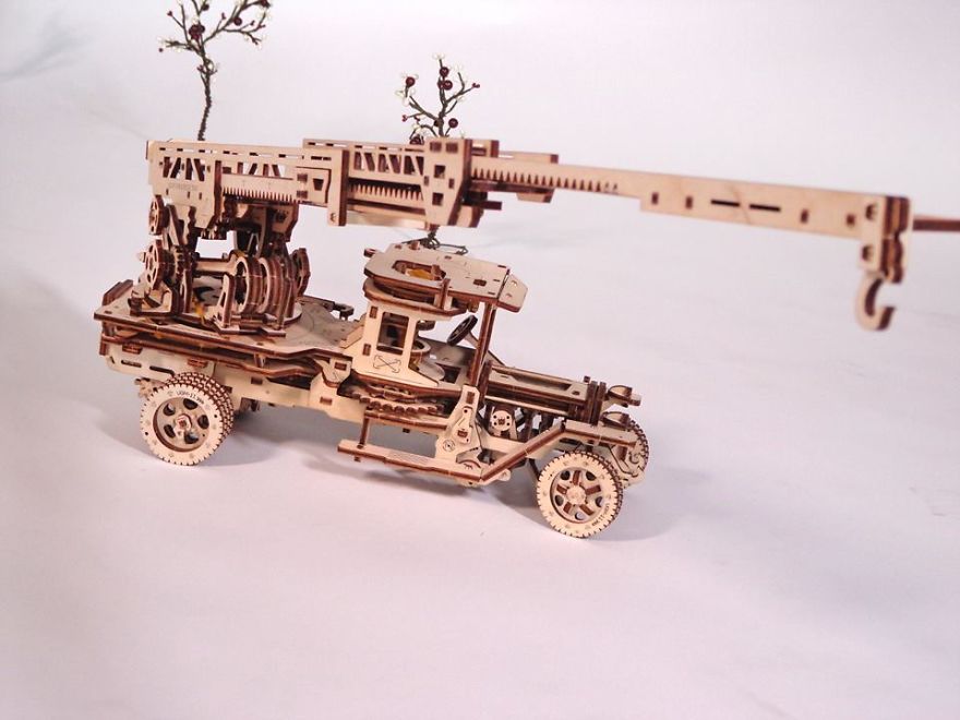 This New Wooden Mechanical Puzzle Will Inspire Your Engineering Mind This New Wooden Mechanical Puzzle Will Inspire Your Engineering Mind