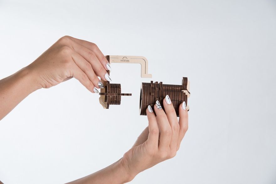 This New Wooden Mechanical Puzzle Will Inspire Your Engineering Mind