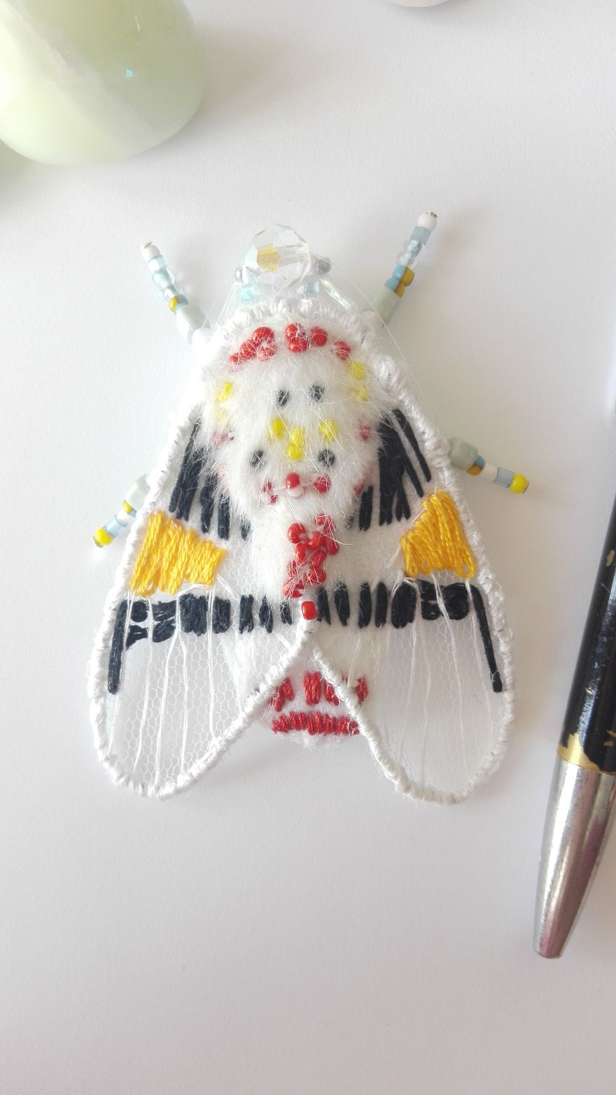 Polilla Coloreada Sculptural Art Brooch