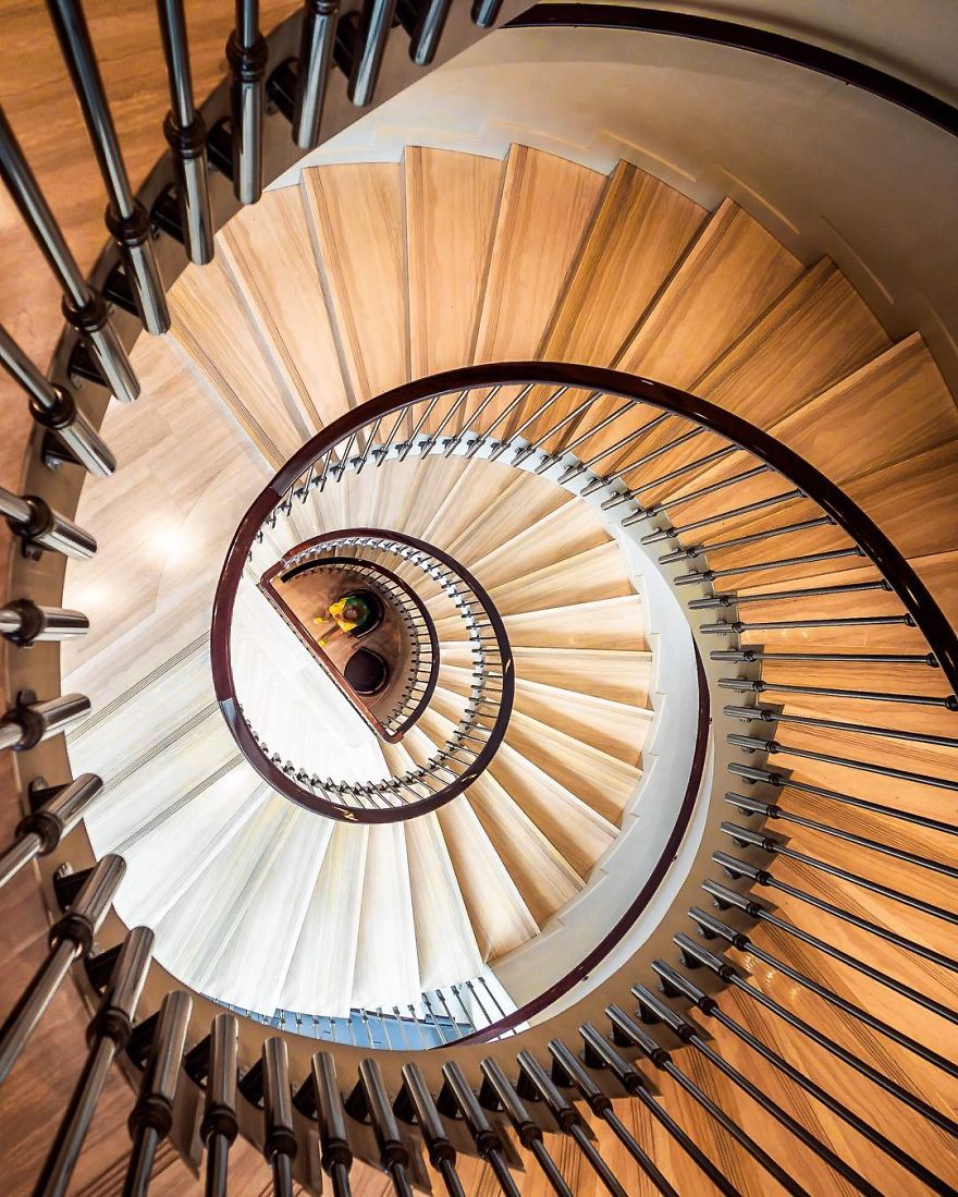 I Travel To See Spiral Staircases, Here Is What I Found In Barcelona