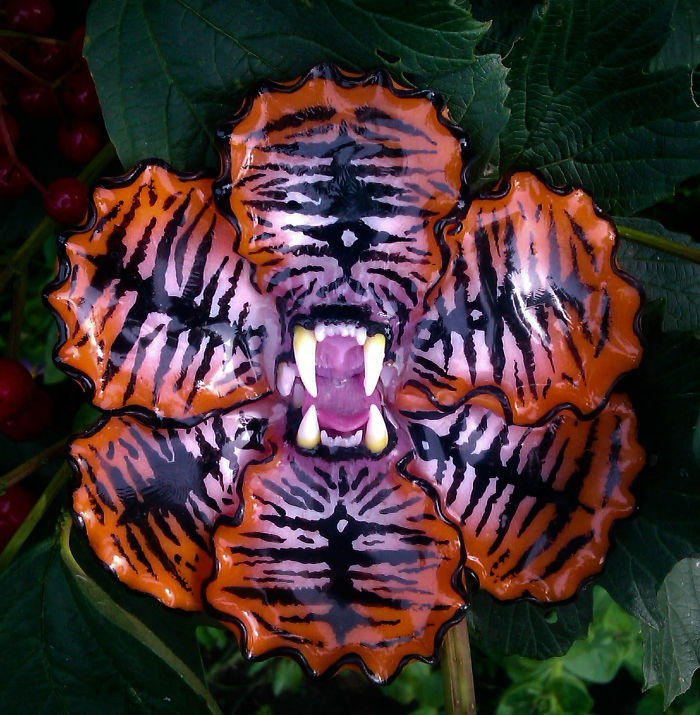 I Make Delicate Carnivorous Flowers (carnifloras Or Fleeth) Using Polymer Clay And Natural Gems