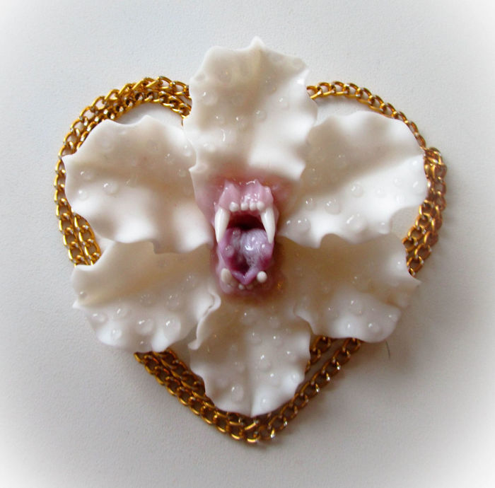 I Make Delicate Carnivorous Flowers (carnifloras Or Fleeth) Using Polymer Clay And Natural Gems