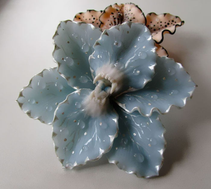 I Make Delicate Carnivorous Flowers (carnifloras Or Fleeth) Using Polymer Clay And Natural Gems