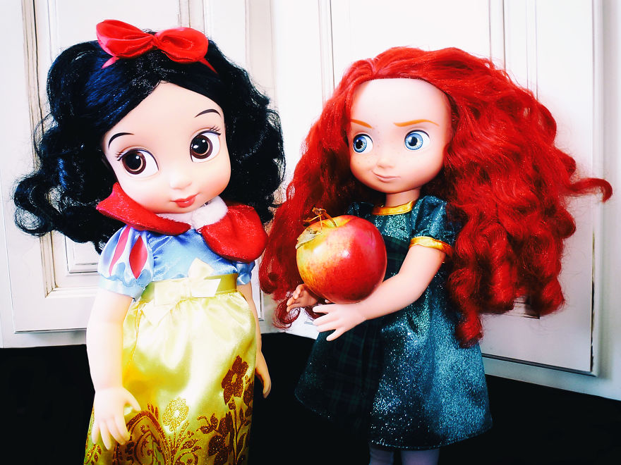 I Photographed Disney's Princess Dolls, Just To Have Some Fun I Photographed Disney's Princess Dolls, Just To Have Some Fun
