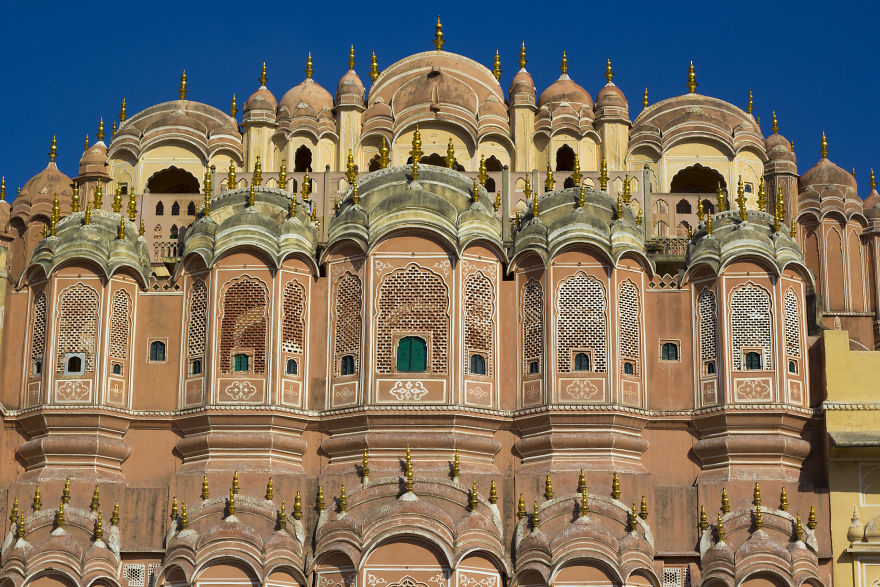 Photographer Took A "Tourist Eye View" Across India - And The Result Was Amazing.