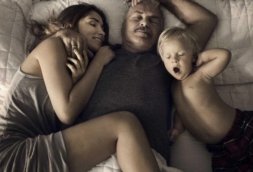 Immigrant Mother Captures The Incredible Bond Between Her Children And Their Grandparents As They See Each Other Just Once A Year